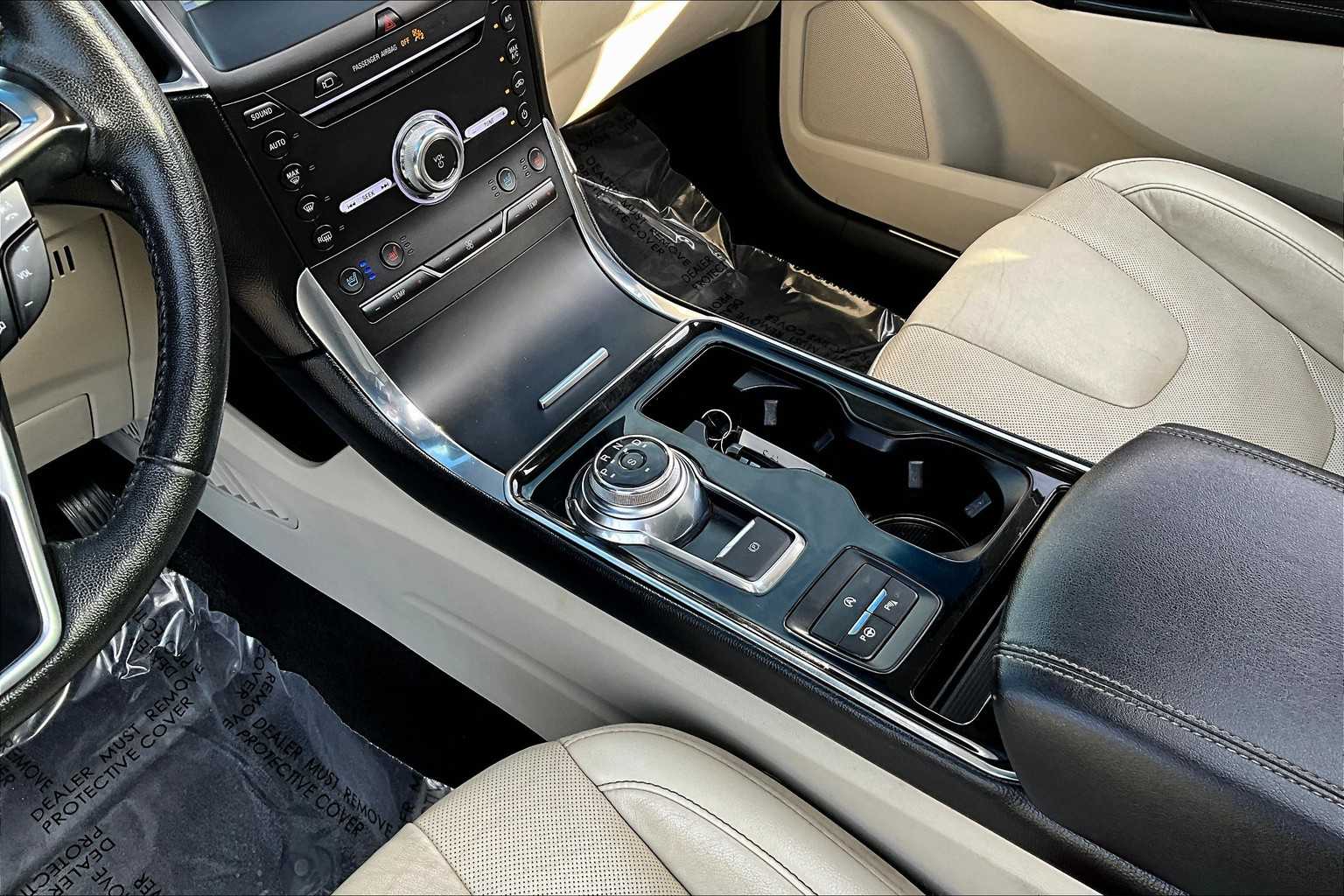 2019 Ford Edge Titanium photo 16