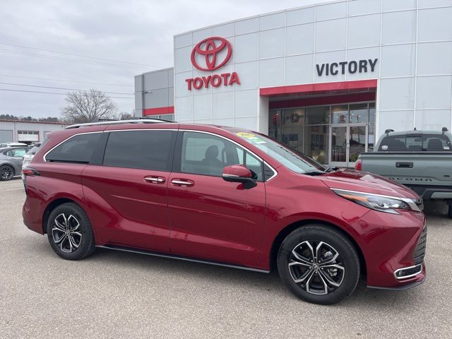 2025 Toyota Sienna Platinum's photo