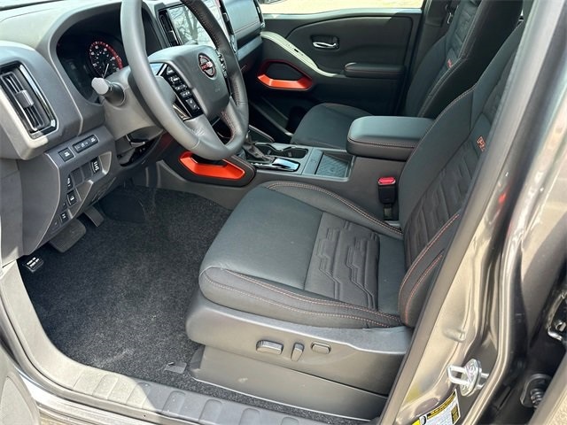 2025 Nissan Frontier PRO-4X photo 9