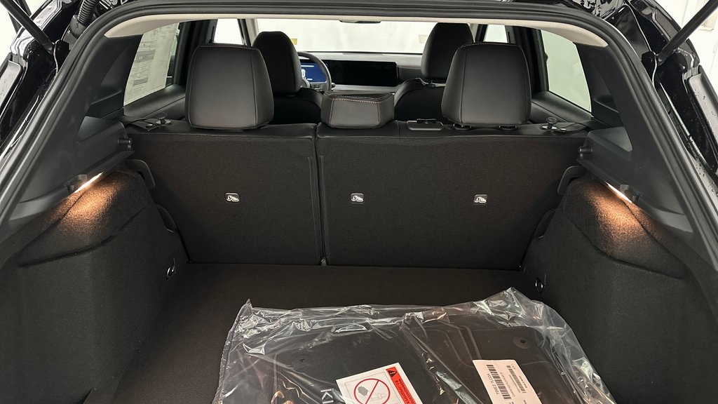 2025 Nissan Kicks SR photo 10