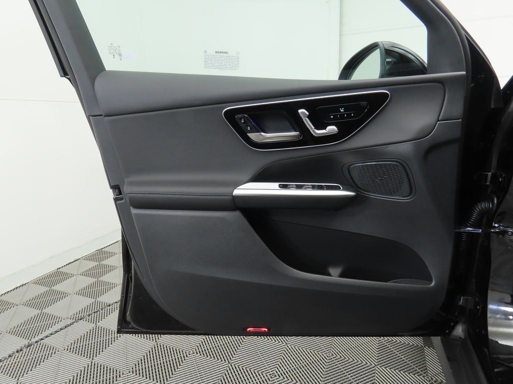 2025 Mercedes Benz GLC 300 photo 22