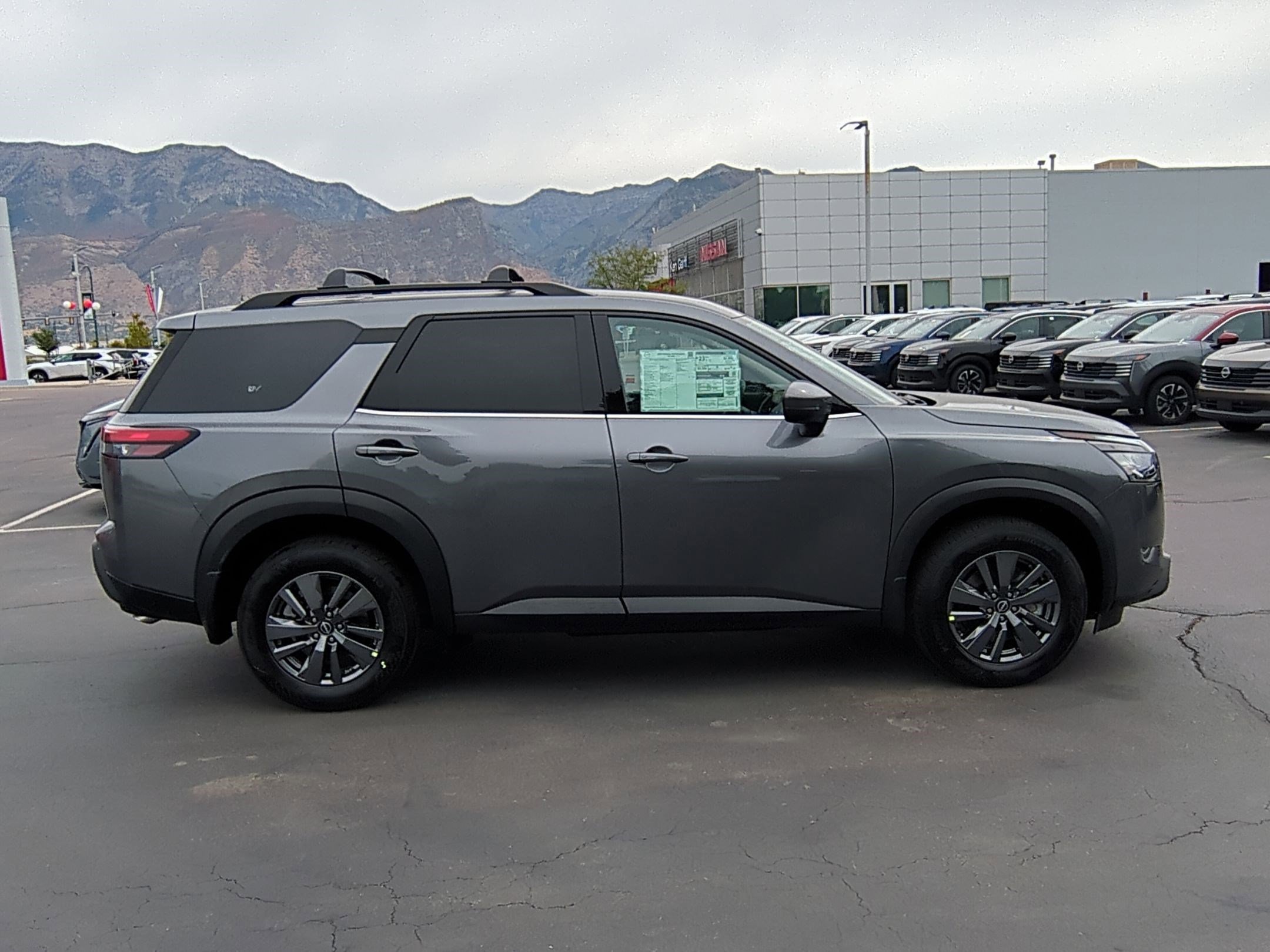 2025 Nissan Pathfinder SV photo 2