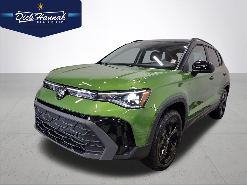 2025 Volkswagen Taos SE Black's photo