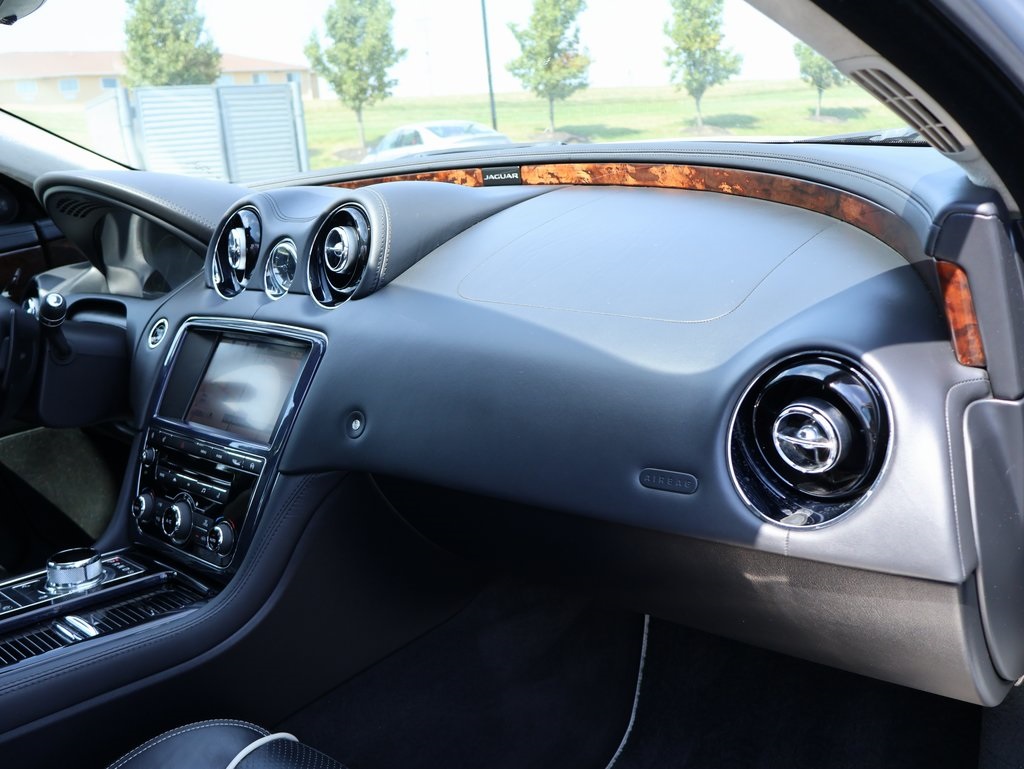 2014 Jaguar XJ Base photo 9