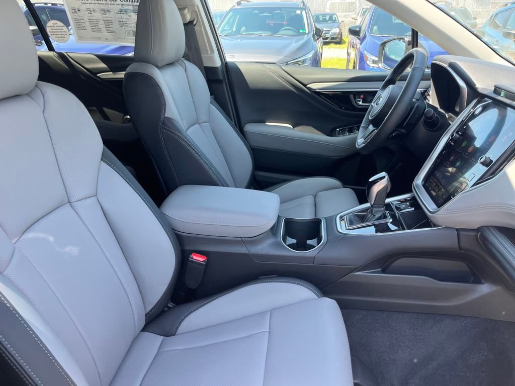 2025 Subaru Outback Limited photo 32