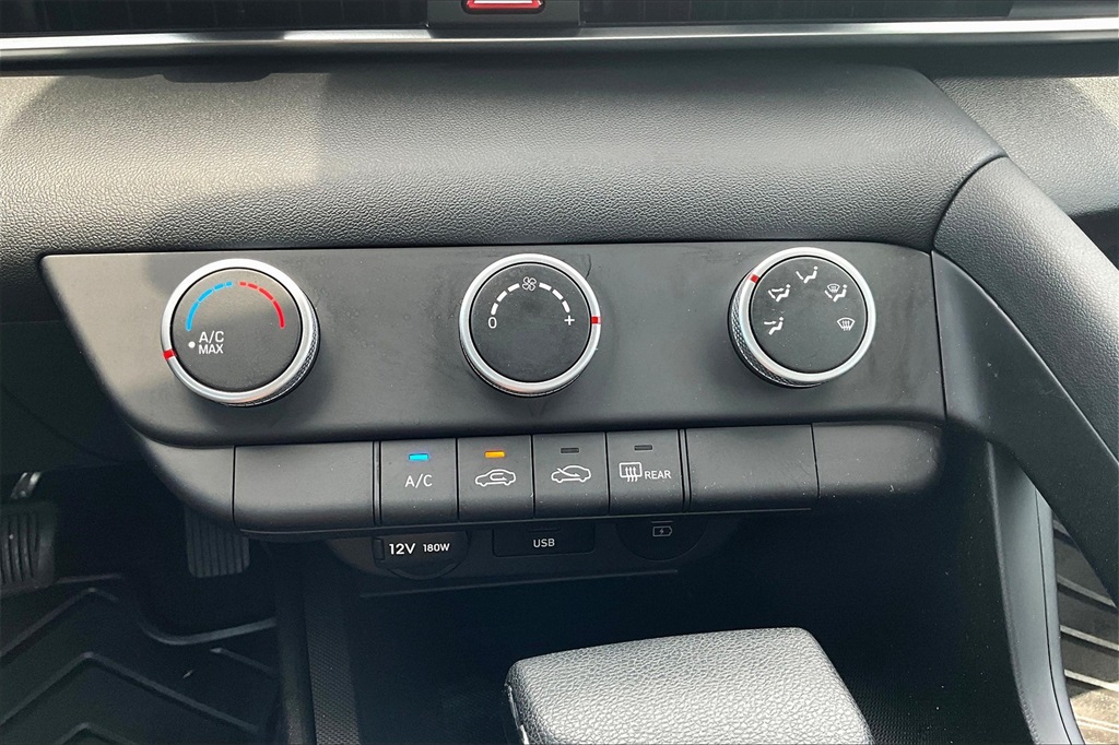 2024 Hyundai Elantra SE photo 31