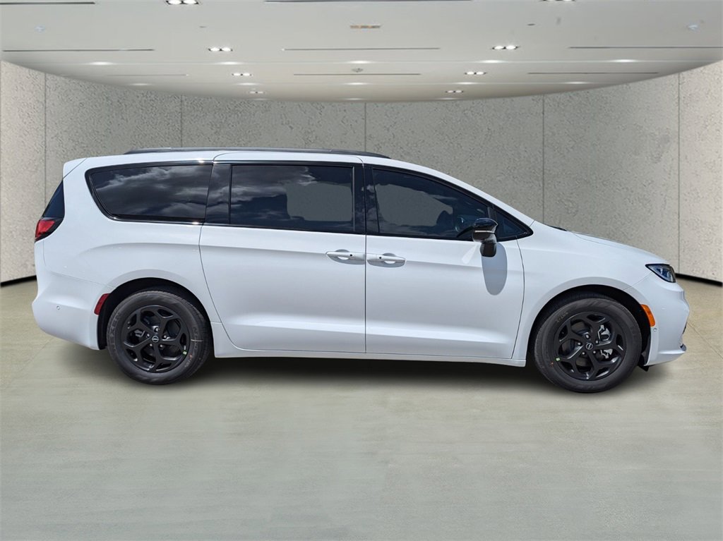 2025 Chrysler Pacifica Hybrid S Appearance photo 3