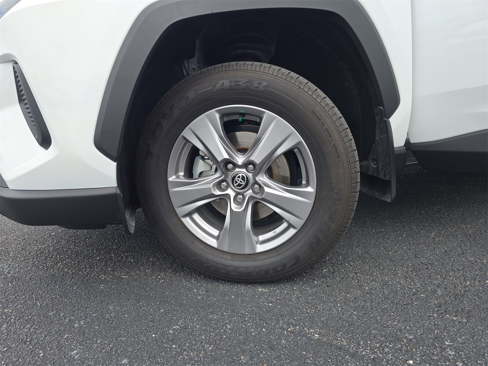 2024 Toyota RAV4 Hybrid XLE photo 27