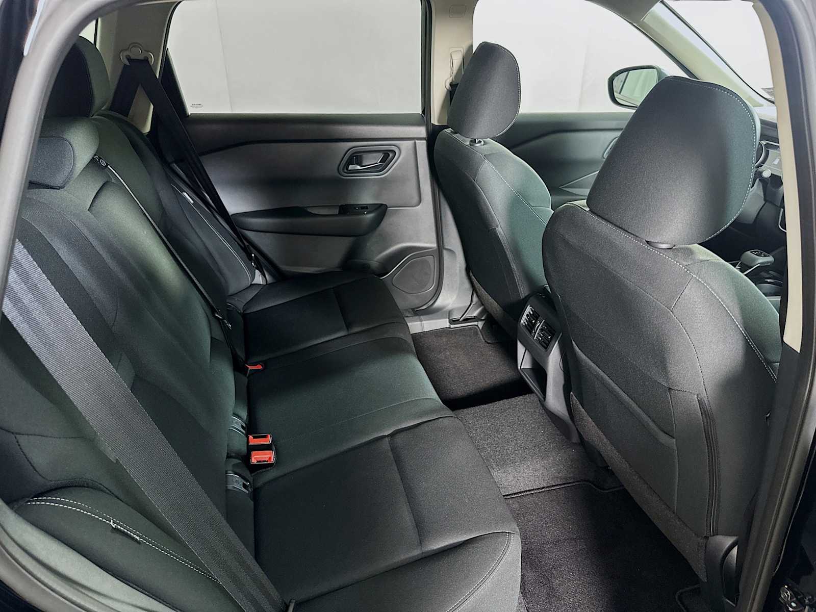 2025 Nissan Rogue S photo 25