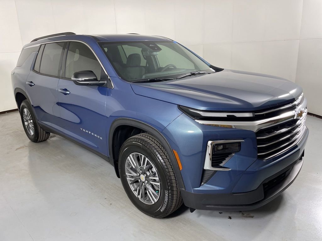 2026 Chevrolet Traverse photo 2