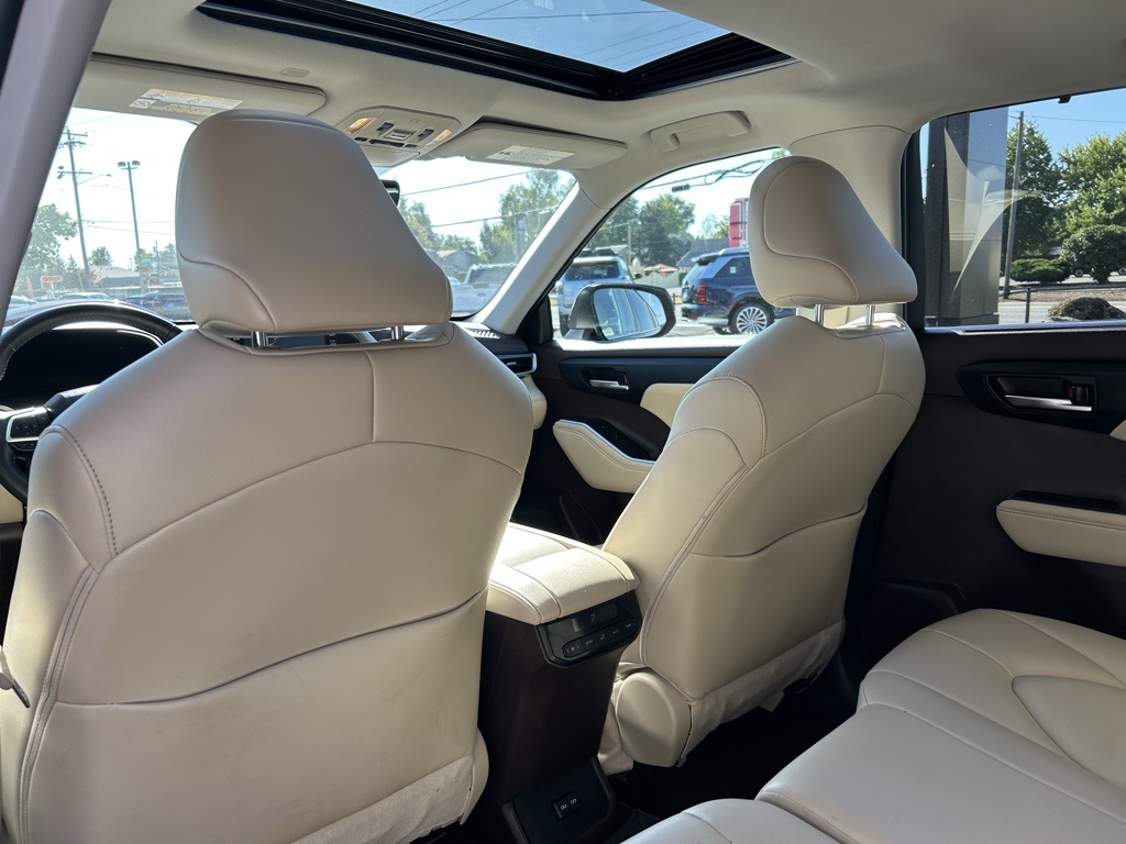 2022 Toyota Highlander Hybrid XLE photo 21