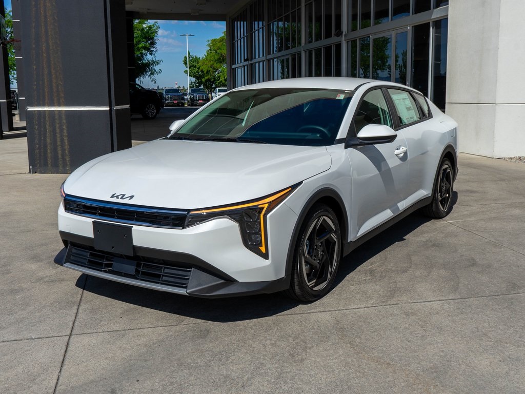 2025 Kia K4 EX photo 3