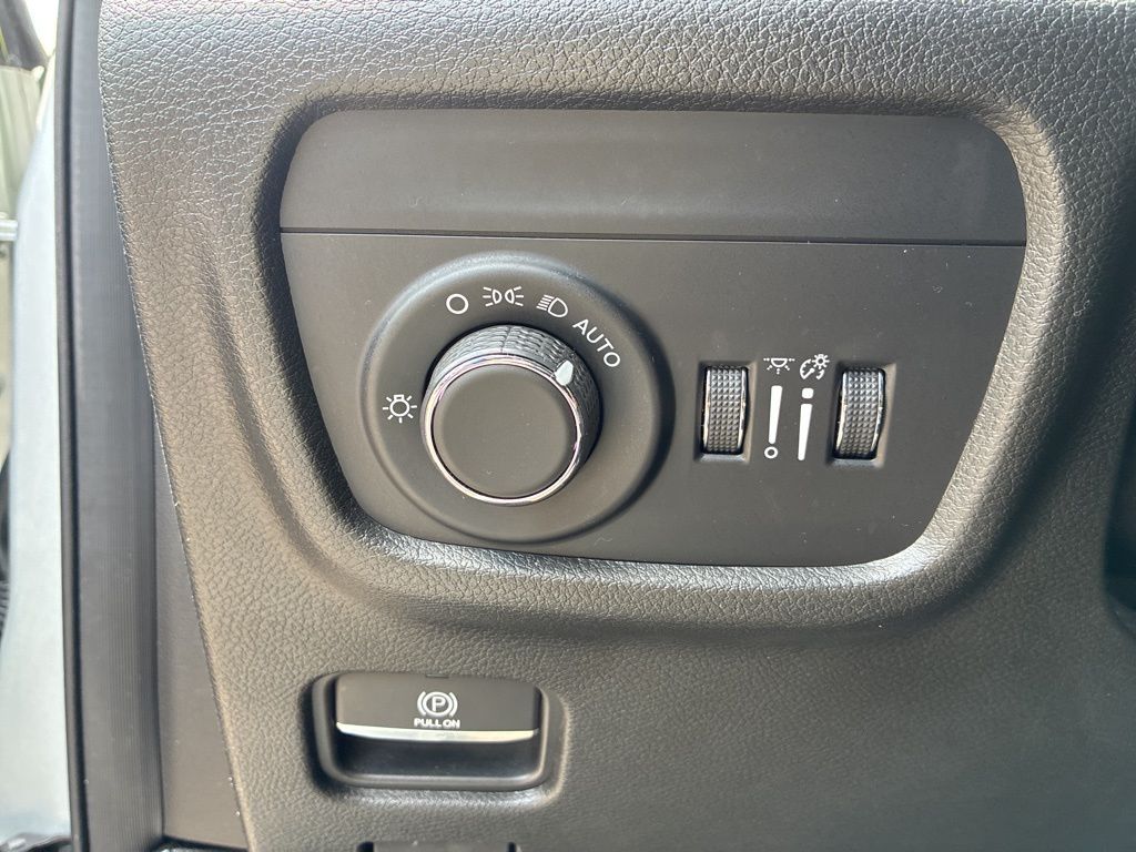 2023 Jeep Grand Cherokee Altitude photo 13