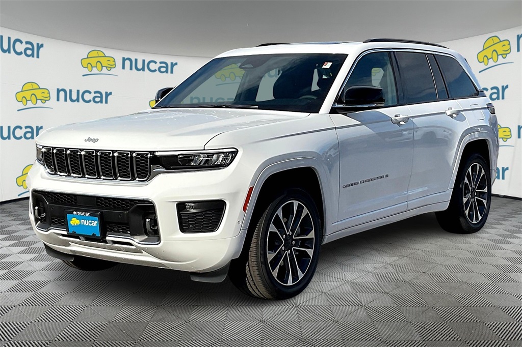 2025 Jeep Grand Cherokee Overland photo 3