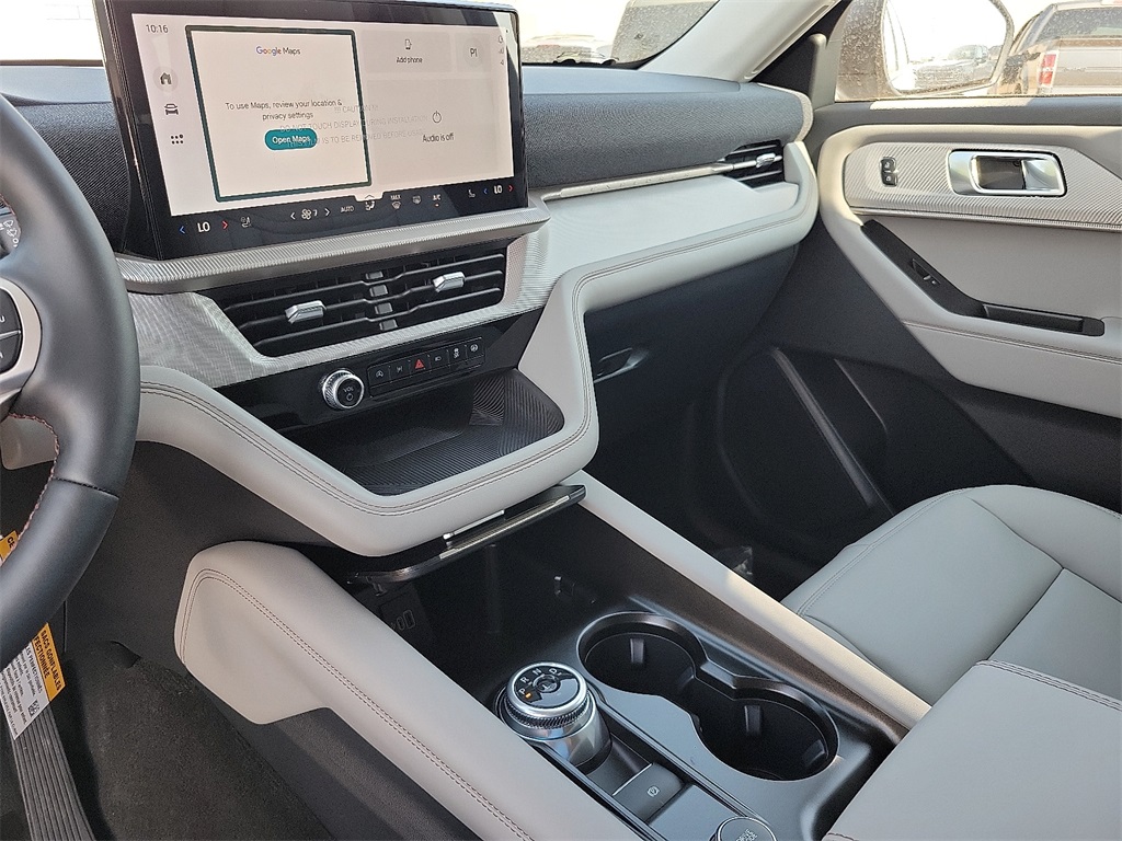 2025 Ford Explorer photo 19