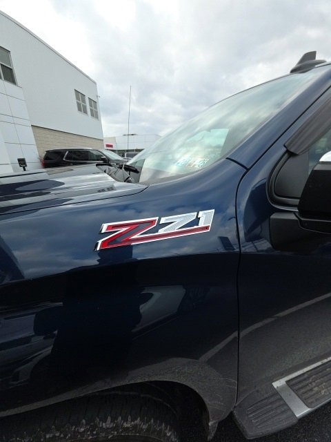 2020 Chevrolet Silverado 1500 LT photo 3