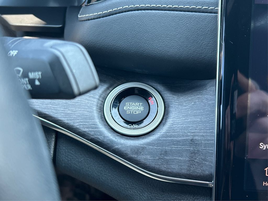 2023 Jeep Grand Cherokee Overland photo 37