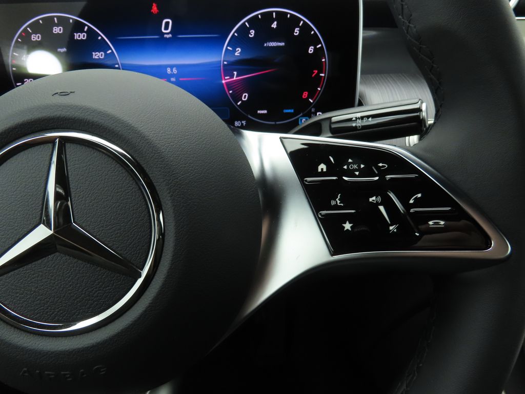 2025 Mercedes Benz GLC 300 photo 11