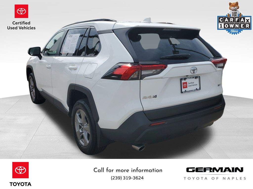 2024 Toyota RAV4 XLE photo 3