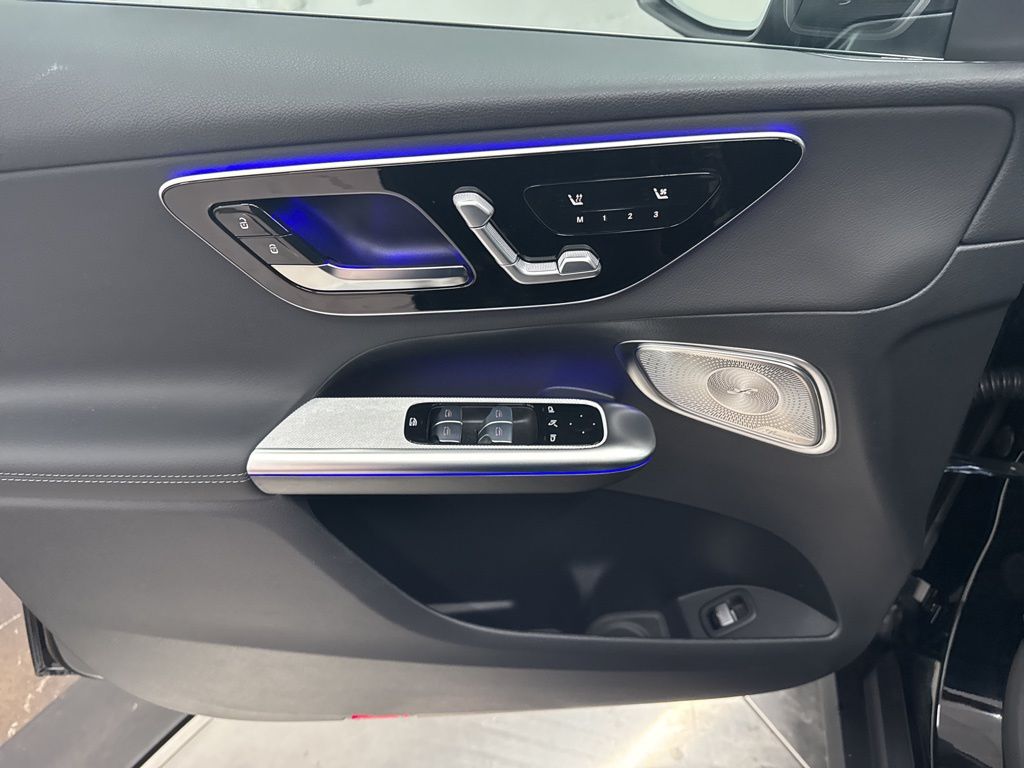 2026 Mercedes Benz GLC 300 photo 13