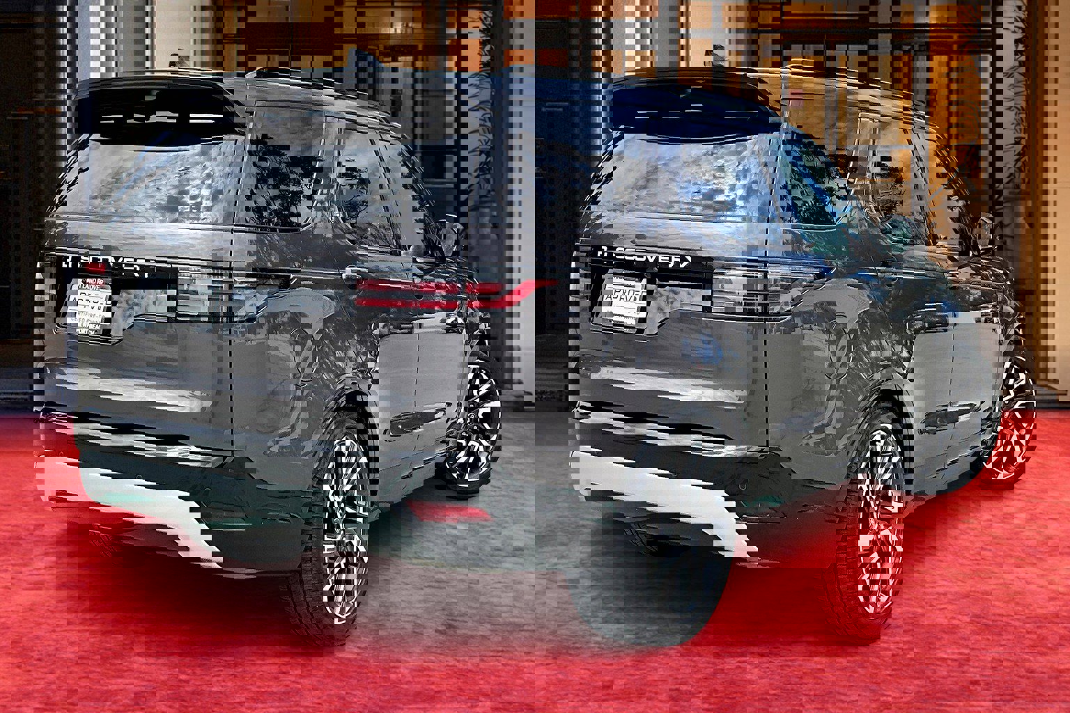 2024 Land Rover Discovery Metropolitan Edition photo 11
