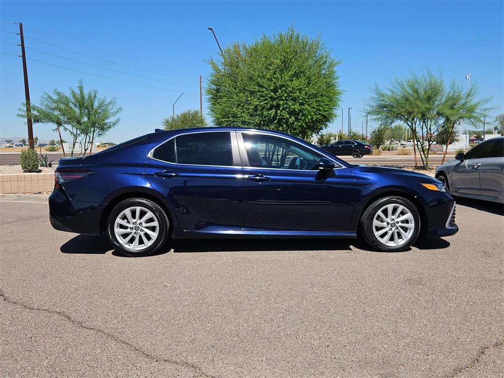 2021 Toyota Camry LE photo 3
