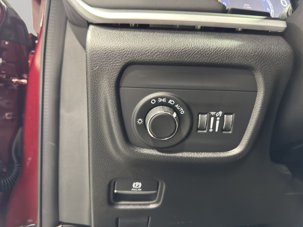 2025 Jeep Grand Cherokee Laredo Altitude photo 12