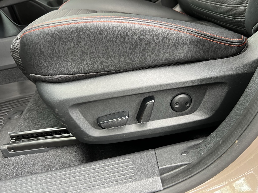 2025 Nissan Rogue SV photo 11