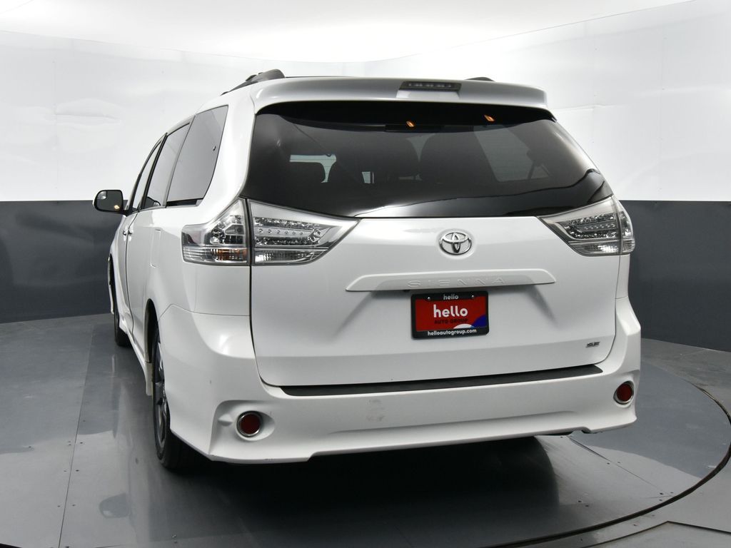 2017 Toyota Sienna SE photo 28