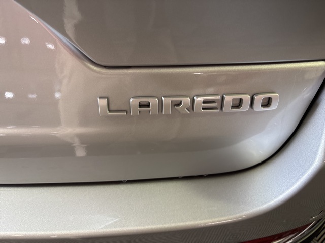 2025 Jeep Grand Cherokee Laredo X photo 4