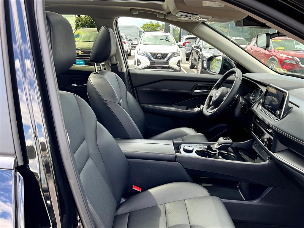 2024 Nissan Rogue SV photo 11
