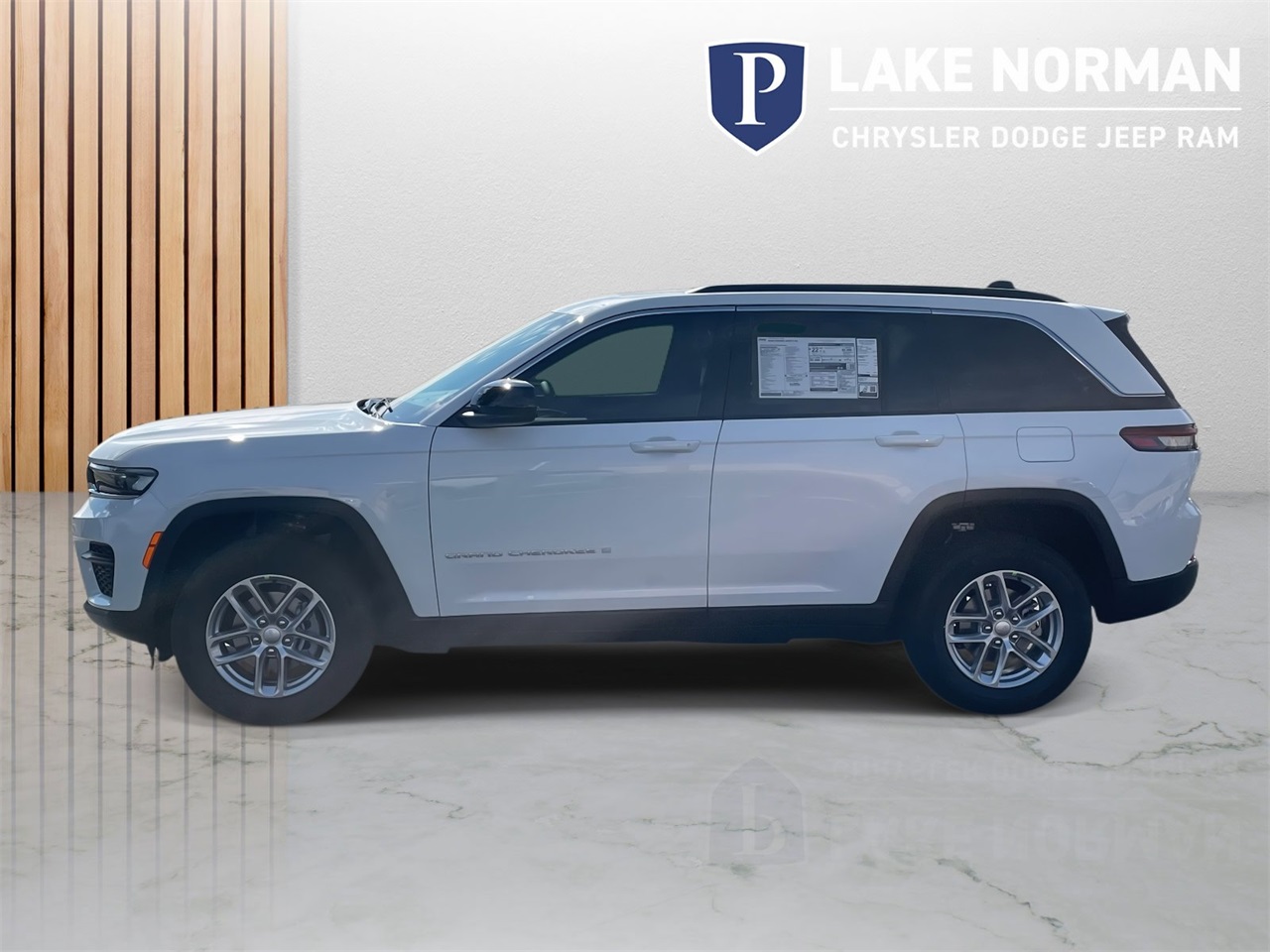 2025 Jeep Grand Cherokee Laredo X photo 4