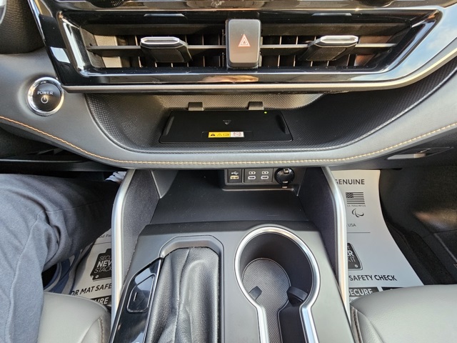 2023 Toyota Highlander Hybrid Bronze Edition photo 12