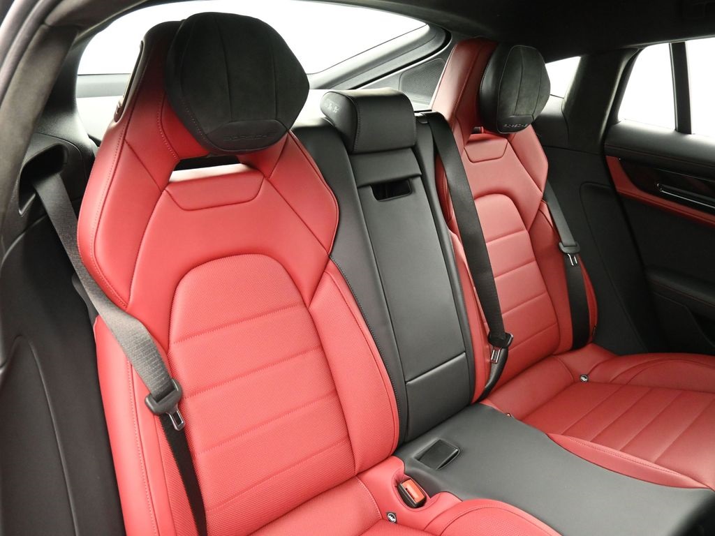 2026 Porsche Panamera GTS photo 11