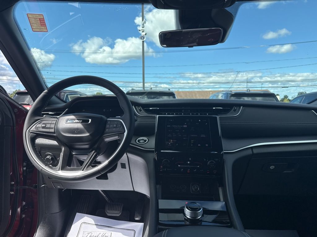 2025 Jeep Grand Cherokee Altitude photo 12