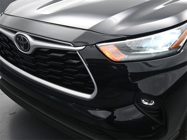 2020 Toyota Highlander LE photo 10