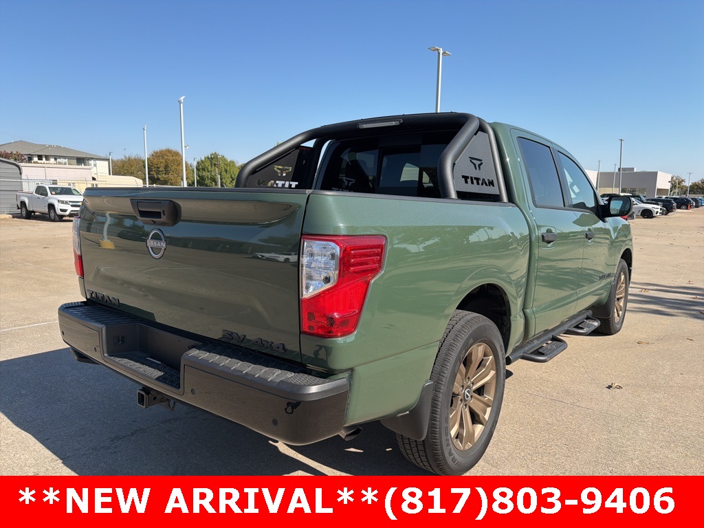 2024 Nissan Titan SV photo 4