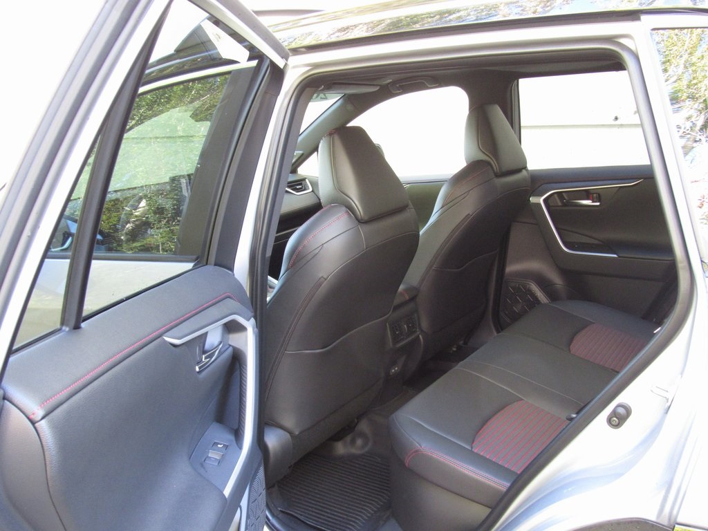 2025 Toyota RAV4 Hybrid XSE photo 13