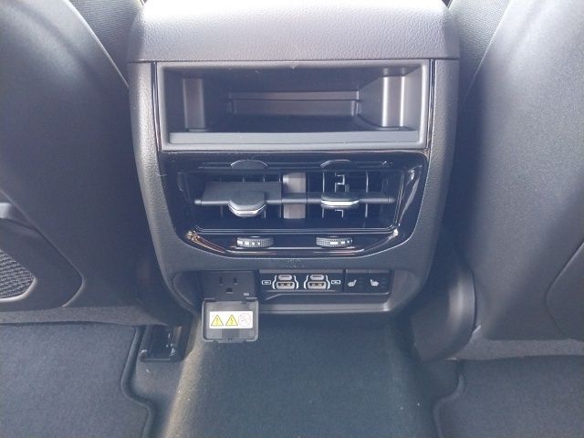 2025 Jeep Grand Cherokee Limited photo 8