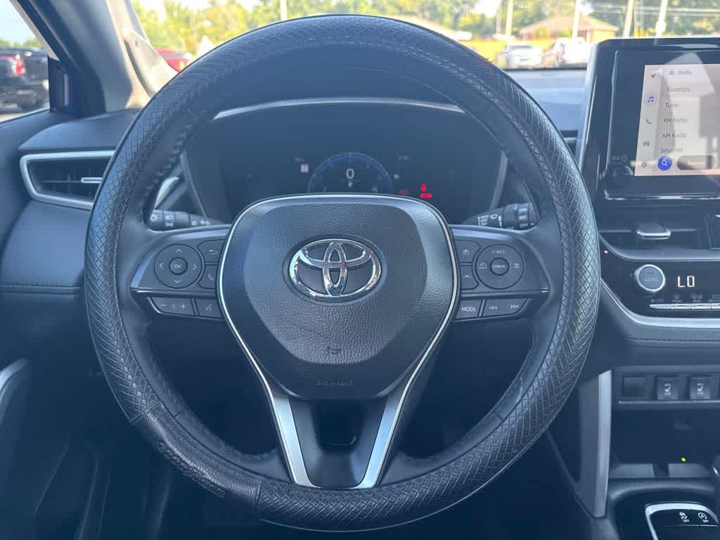 2024 Toyota Corolla Cross XLE photo 13