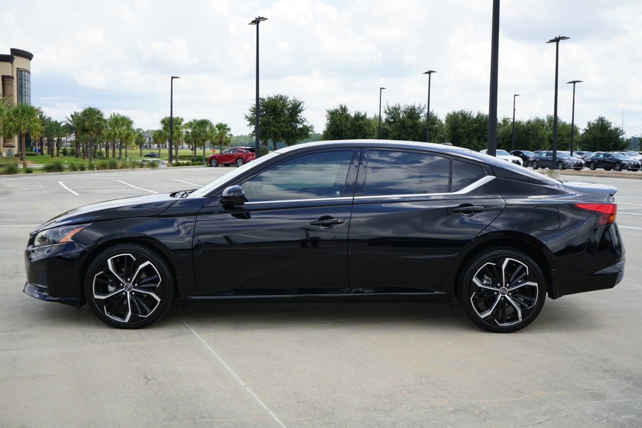 2023 Nissan Altima SR photo 5