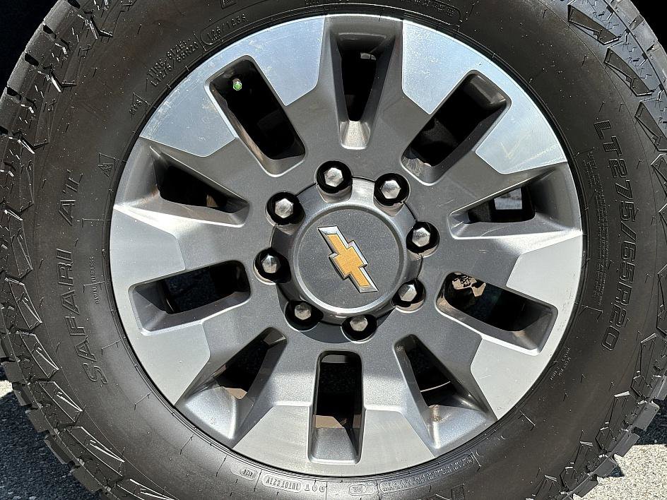2024 Chevrolet Silverado 2500HD Custom photo 8