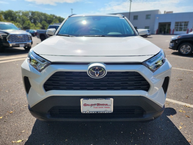 2025 Toyota RAV4 XLE photo 2