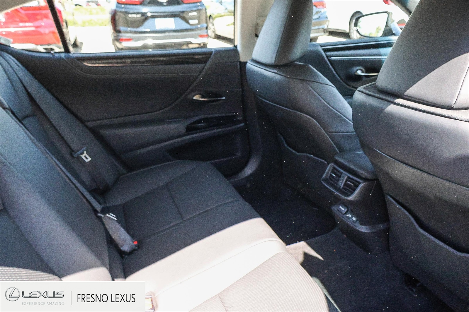 2025 Lexus ES 350 photo 13