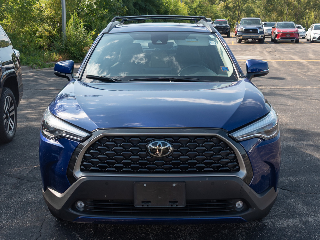 2022 Toyota Corolla Cross XLE photo 2