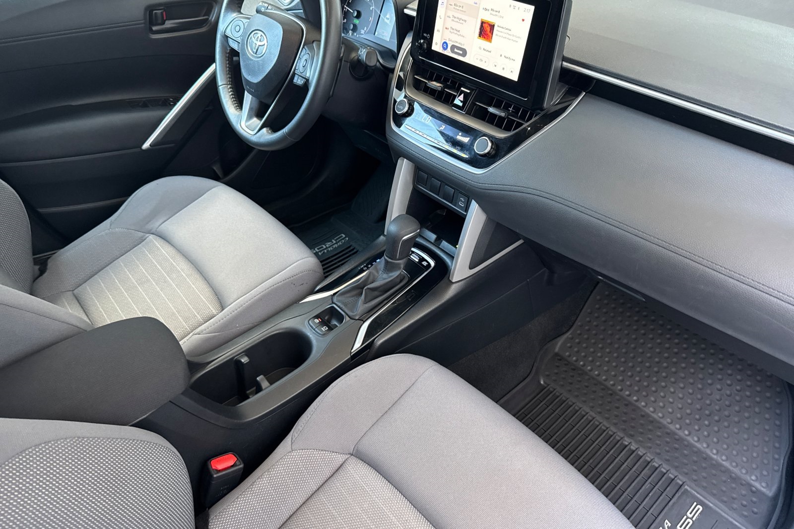2024 Toyota Corolla Cross Hybrid SE photo 18