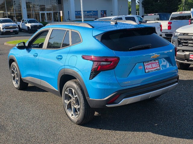 2025 Chevrolet Trax LT photo 7