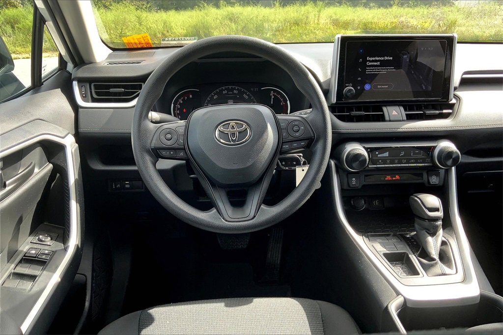 2025 Toyota RAV4 LE photo 4
