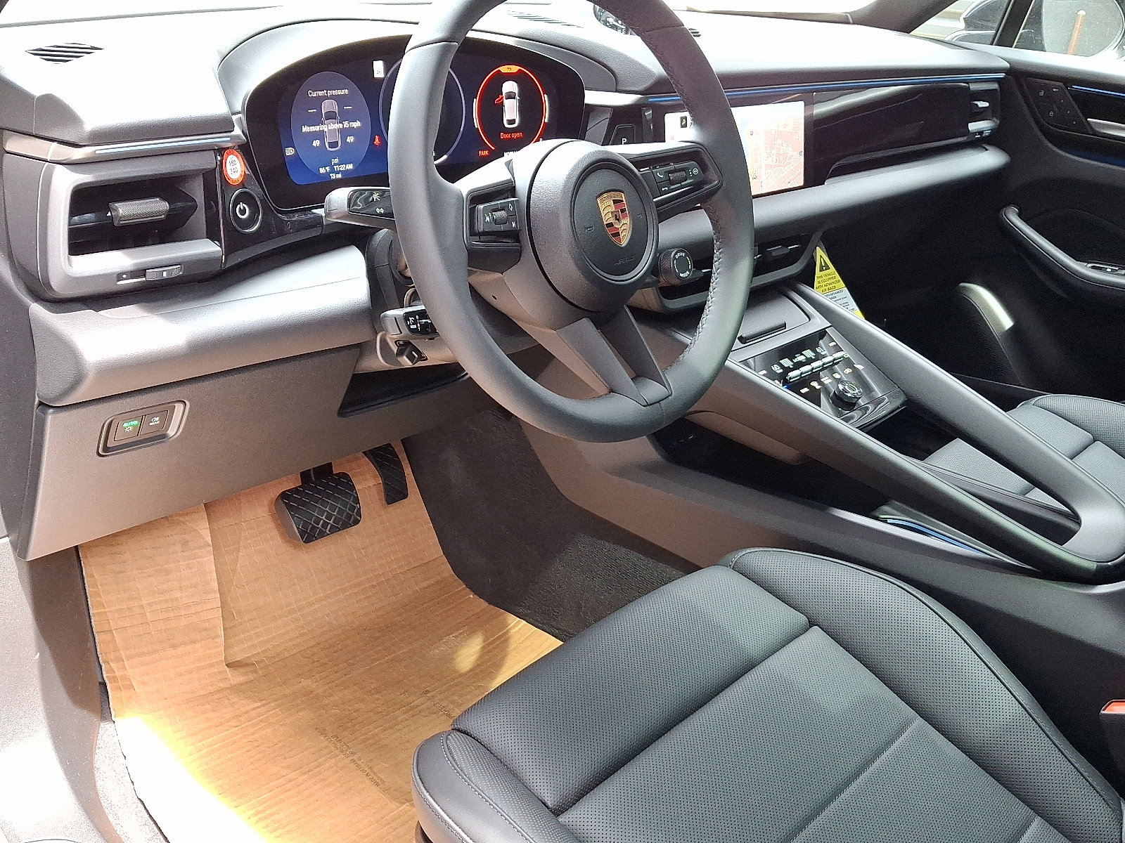 2025 Porsche Macan Electric photo 4