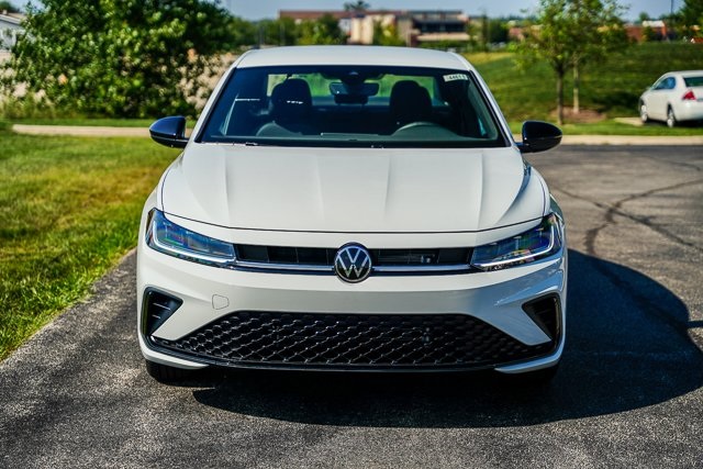 2025 Volkswagen Jetta 1.5T Sport photo 2